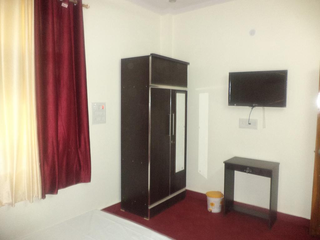 Bed and Breakfast The Castle Neu-Delhi Zimmer foto
